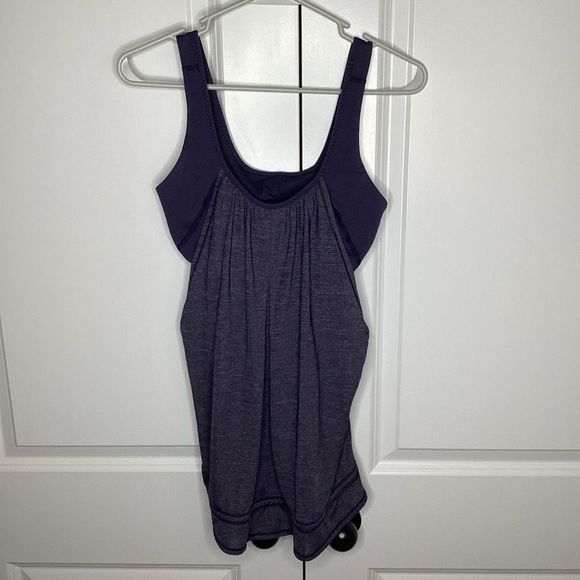 EUC Ladies Lululemon Tank Top with Built in Bra - Picture 1 of 4